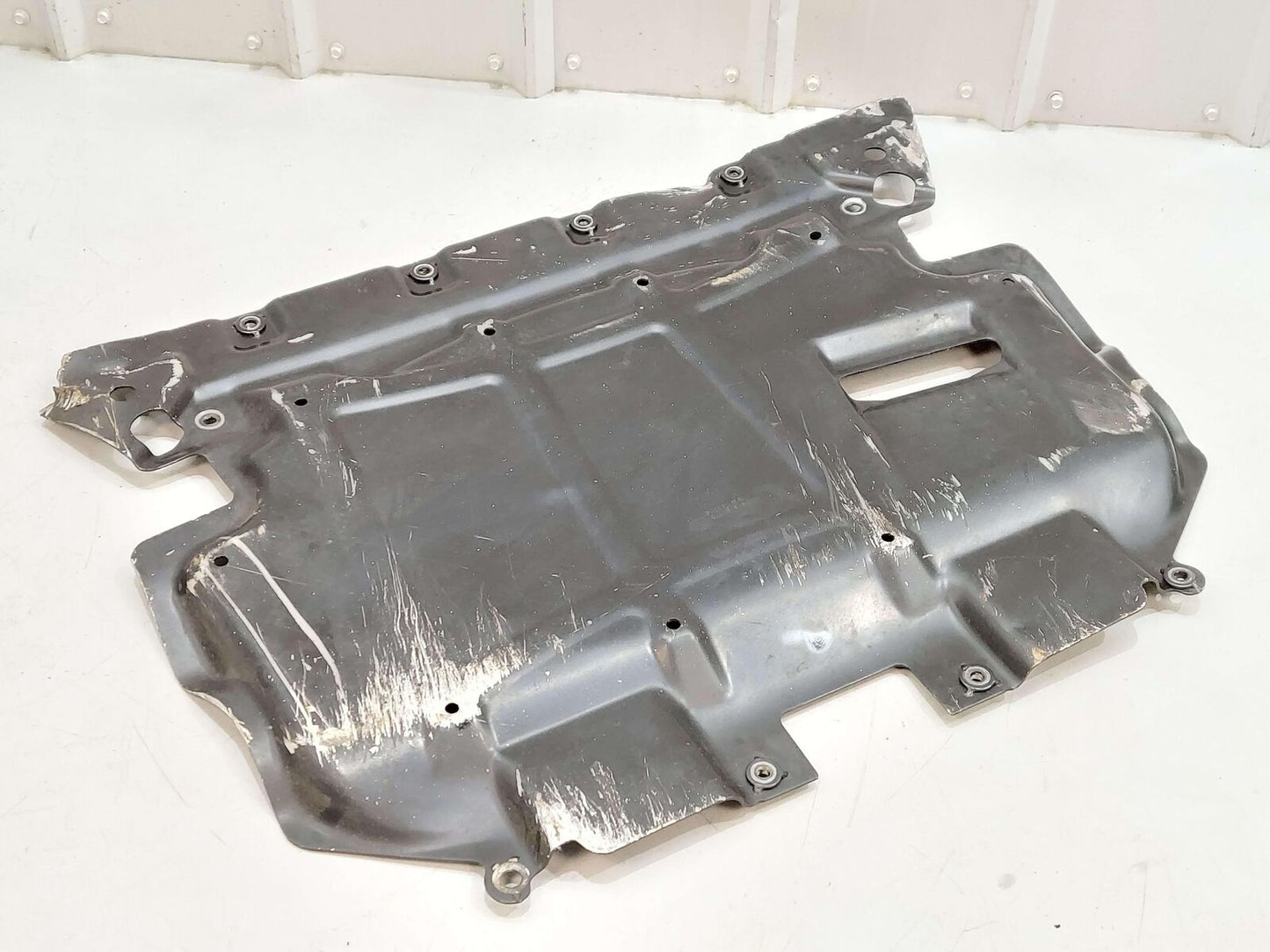 2019 Mercedes E63s AMG W213 Front Splash Guard Skid Plate A2135246500 *Broken*