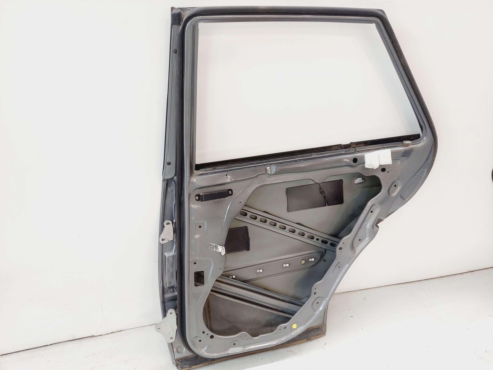 06-11 MERCEDES ML350 REAR RIGHT DOOR SHELL PALLADIUM SILVER 792U *NOTE