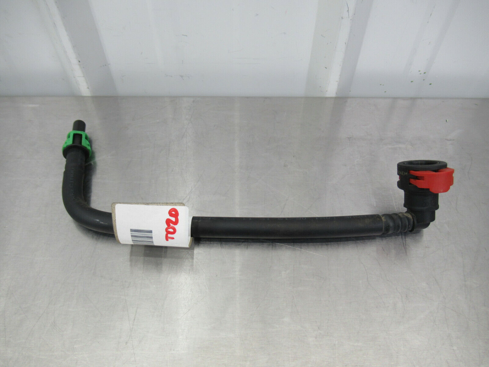 T020 2016 16 MCLAREN 570S FUEL LINE HOSE #7 13K0026CP