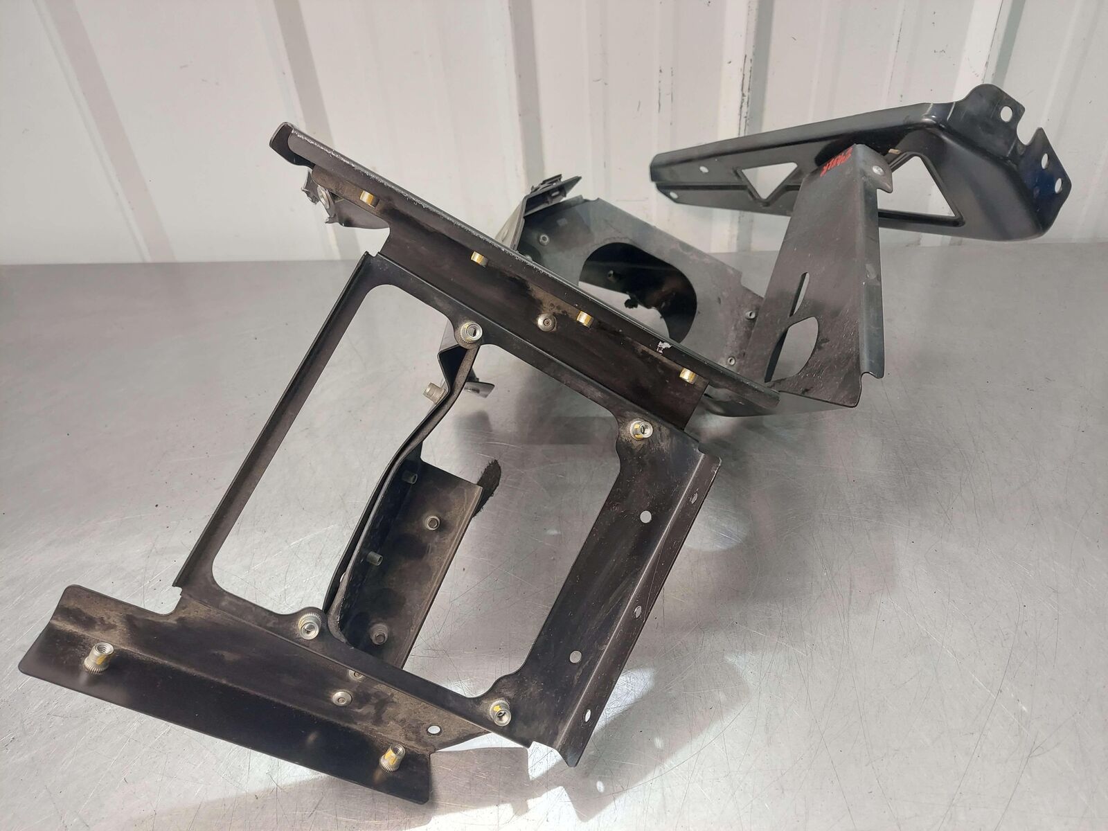 2016 MCLAREN 540C REAR LEFT QUARTER FRAME BRACKET MOUNT *NOTE