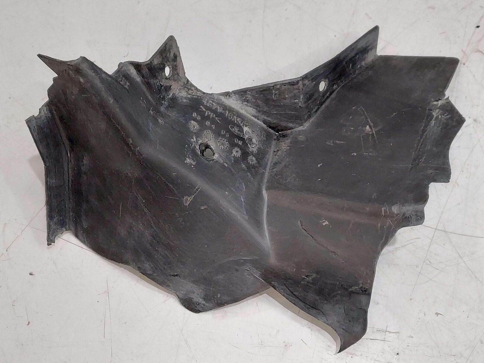 2006 FORD GT GT40 SUPERCAR FRONT LEFT WHEEL FENDER LINER *BROKEN* 4G7V-16A567-AE