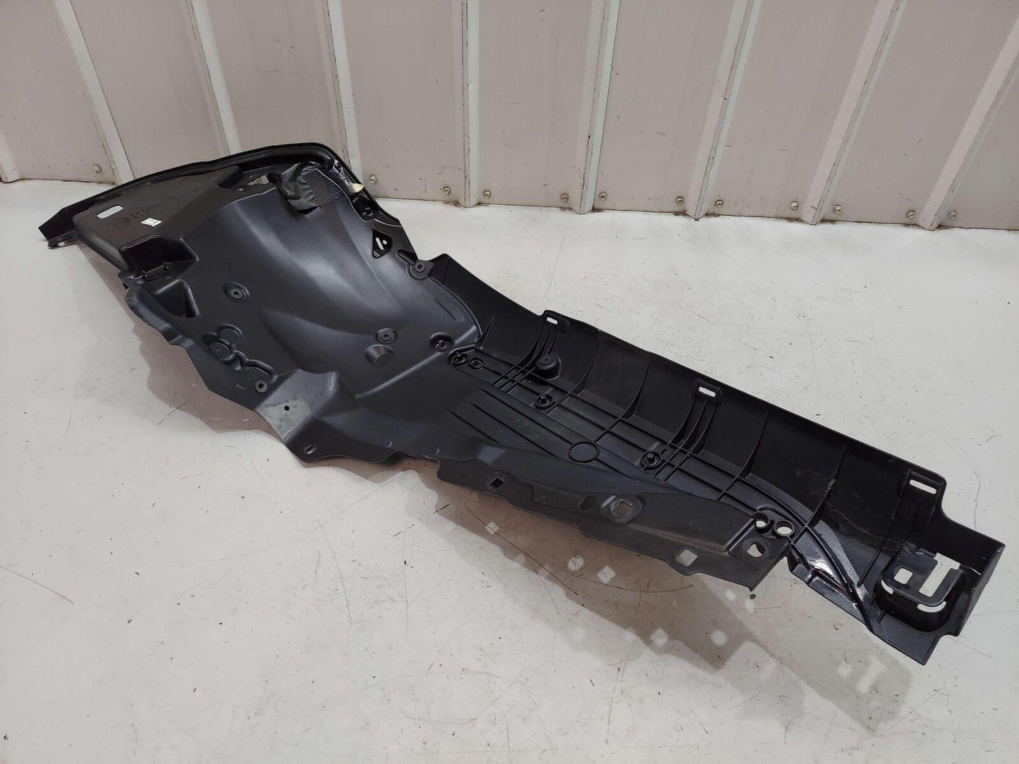 2024 ASTON MARTIN DB12 VOLANTE FRONT LEFT FENDER CARRIER LINER BLACK *CRACKED*