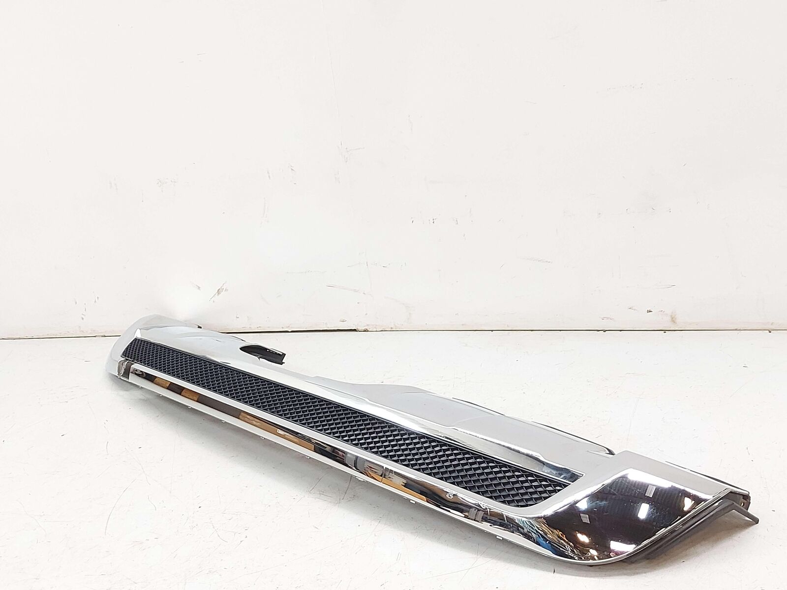 12-15 MERCEDES ML350 W166 REAR BUMPER LOWER CHROME FINISH MOULDING A1668804340