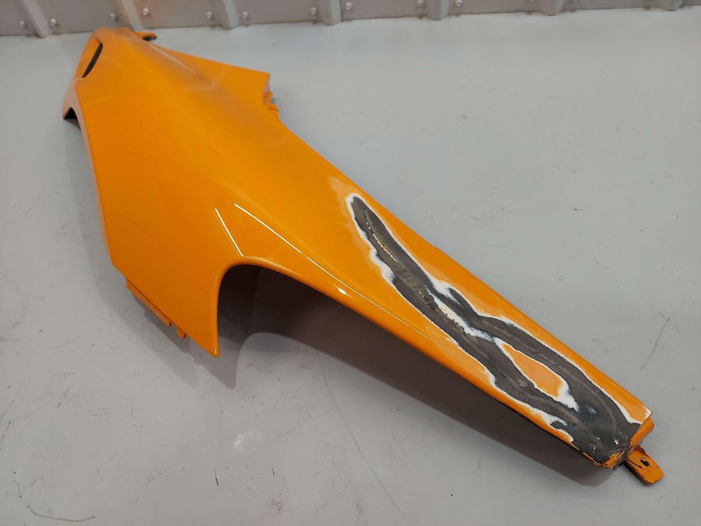 2023 Mclaren Artura RH Right Fender Mclaren Orange 3211 *Repaired Broken Clip*