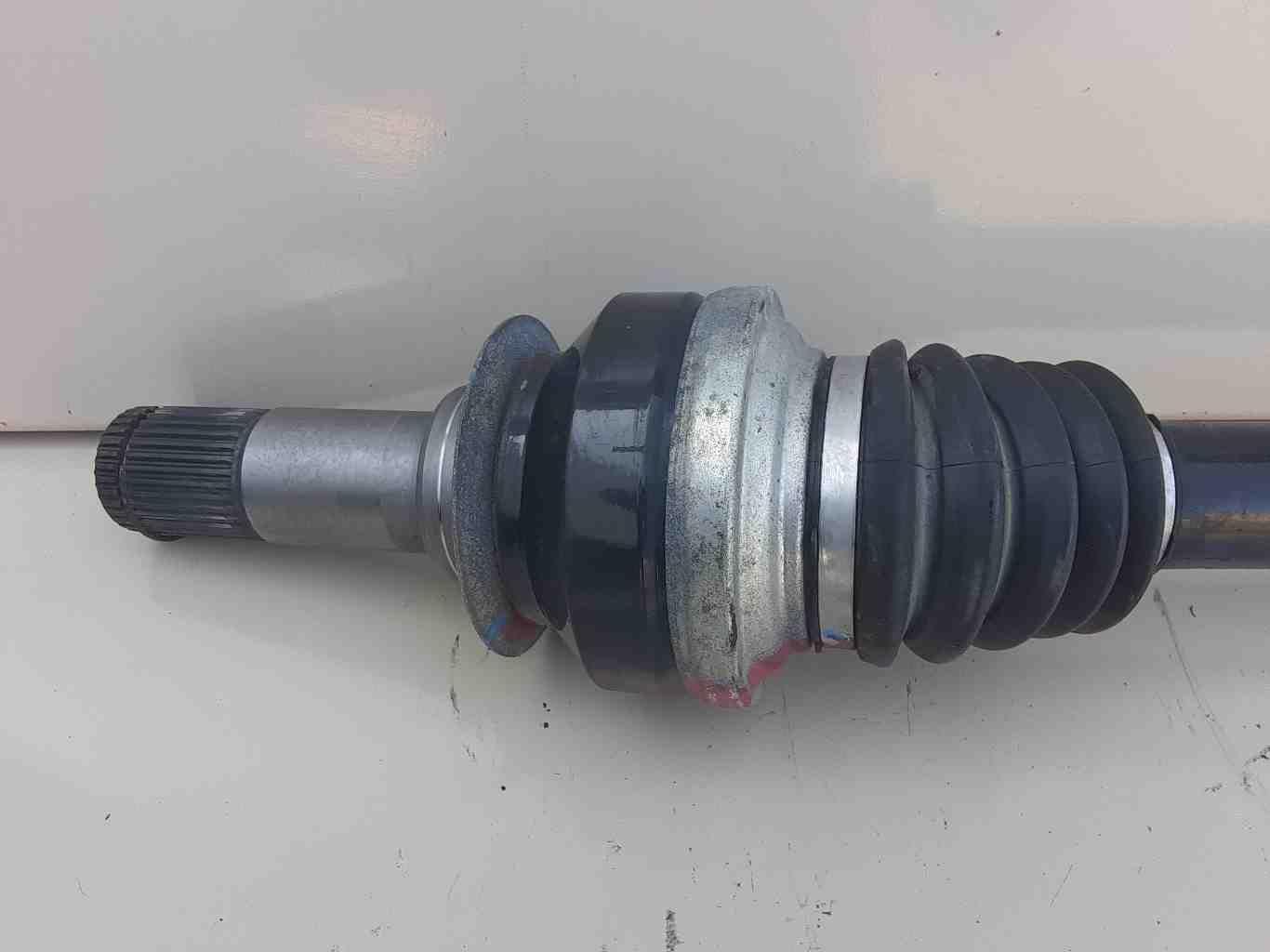 2018 Alfa Romeo Giulia Axle Shaft Right Passenger RH Side rear 10379419 29K KM