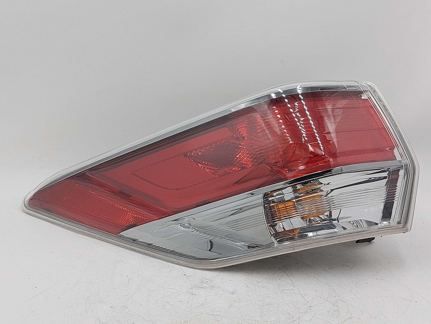 14-16 TOYOTA HIGHLANDER LEFT TAIL LIGHT LAMP OUTER QUARTER MOUNTED *SCRATCHES*