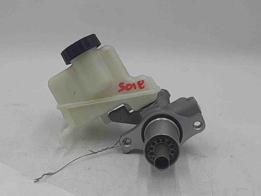 10-15 MERCEDES GLK250 Master Cylinder With Reservoir GLK250 89K KM's