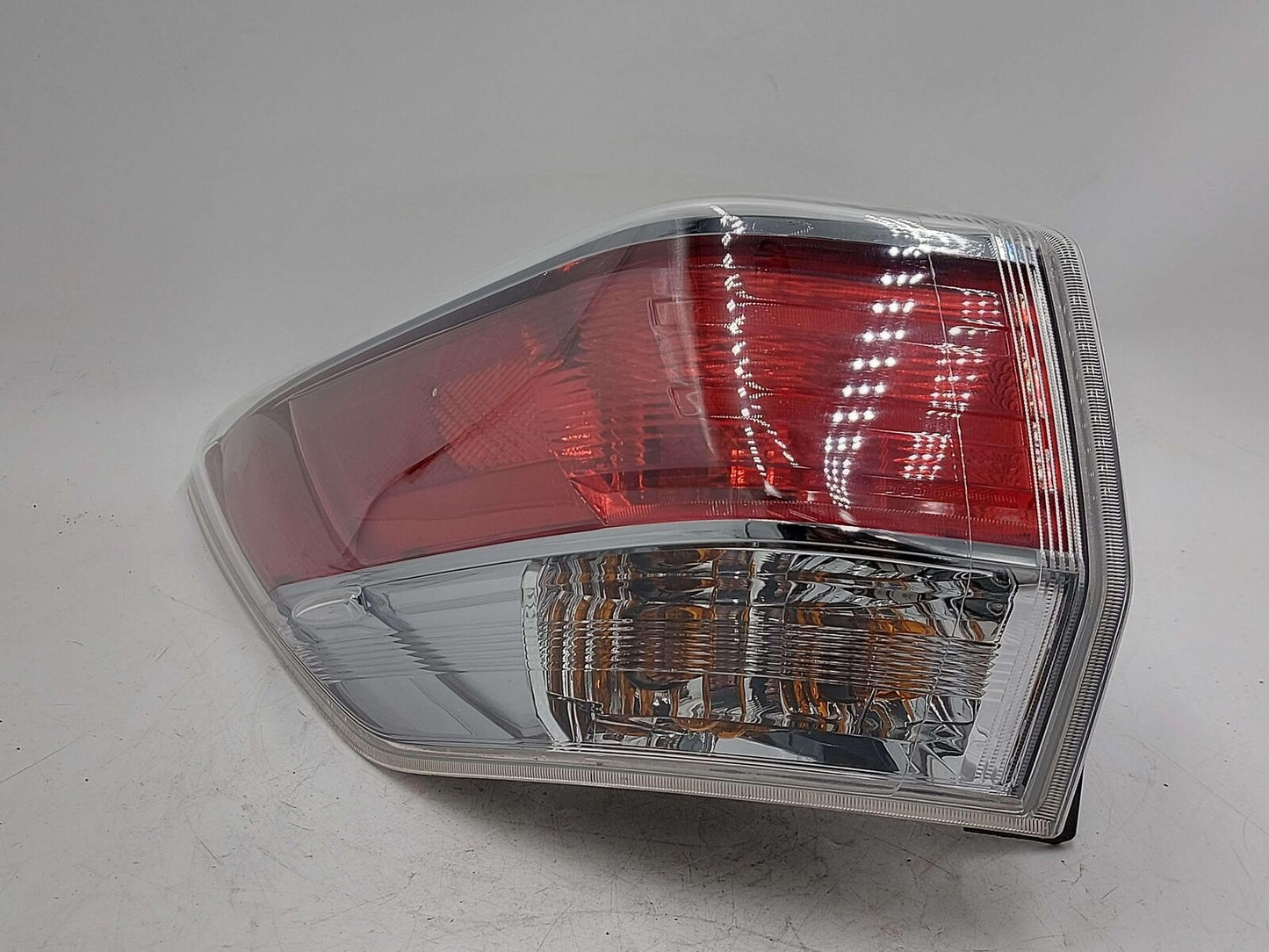 14-16 TOYOTA HIGHLANDER LEFT TAIL LIGHT LAMP OUTER QUARTER MOUNTED *SCRATCHES*