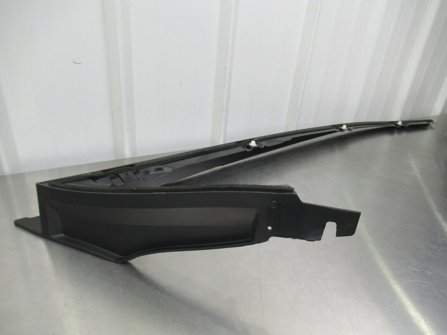 T020 2016 16 MCLAREN 570S LH LEFT FRONT DOOR OUTER TRIM MOULDING 13A6337CP