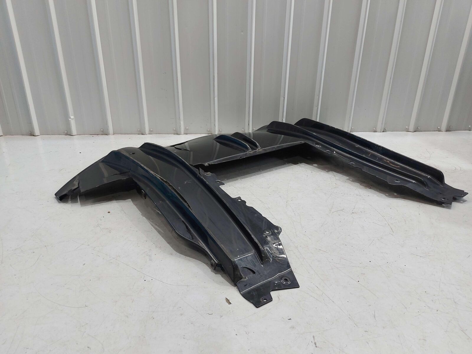 2021 MCLAREN GT REAR BUMPER LOWER DIFFUSER *CRACKED HOLES SCRATCHES* 22AC390GP