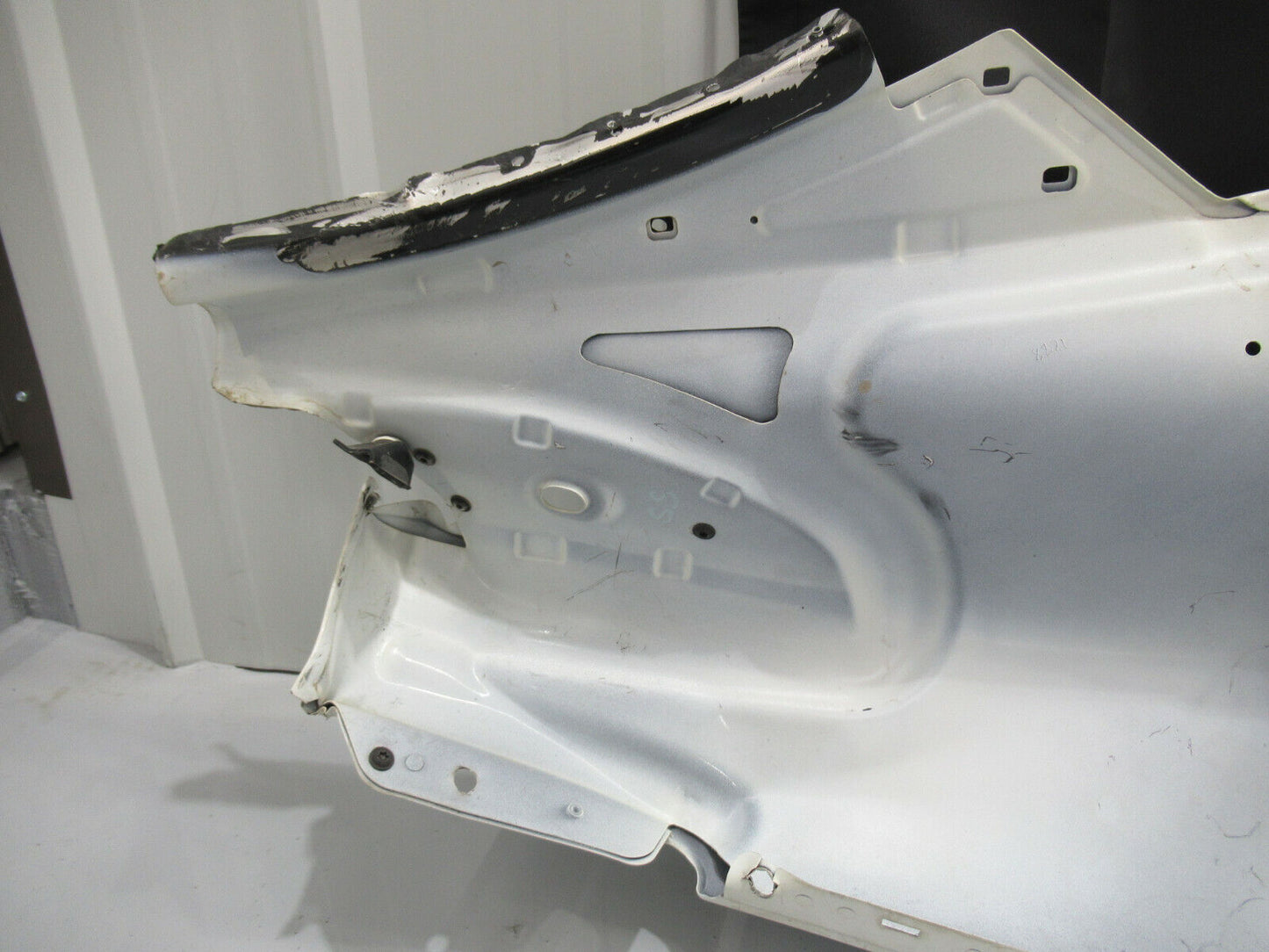 T020 2016 16 MCLAREN 570S RH RIGHT UPPER QUARTER PANEL REAR FENDER DAMAGED