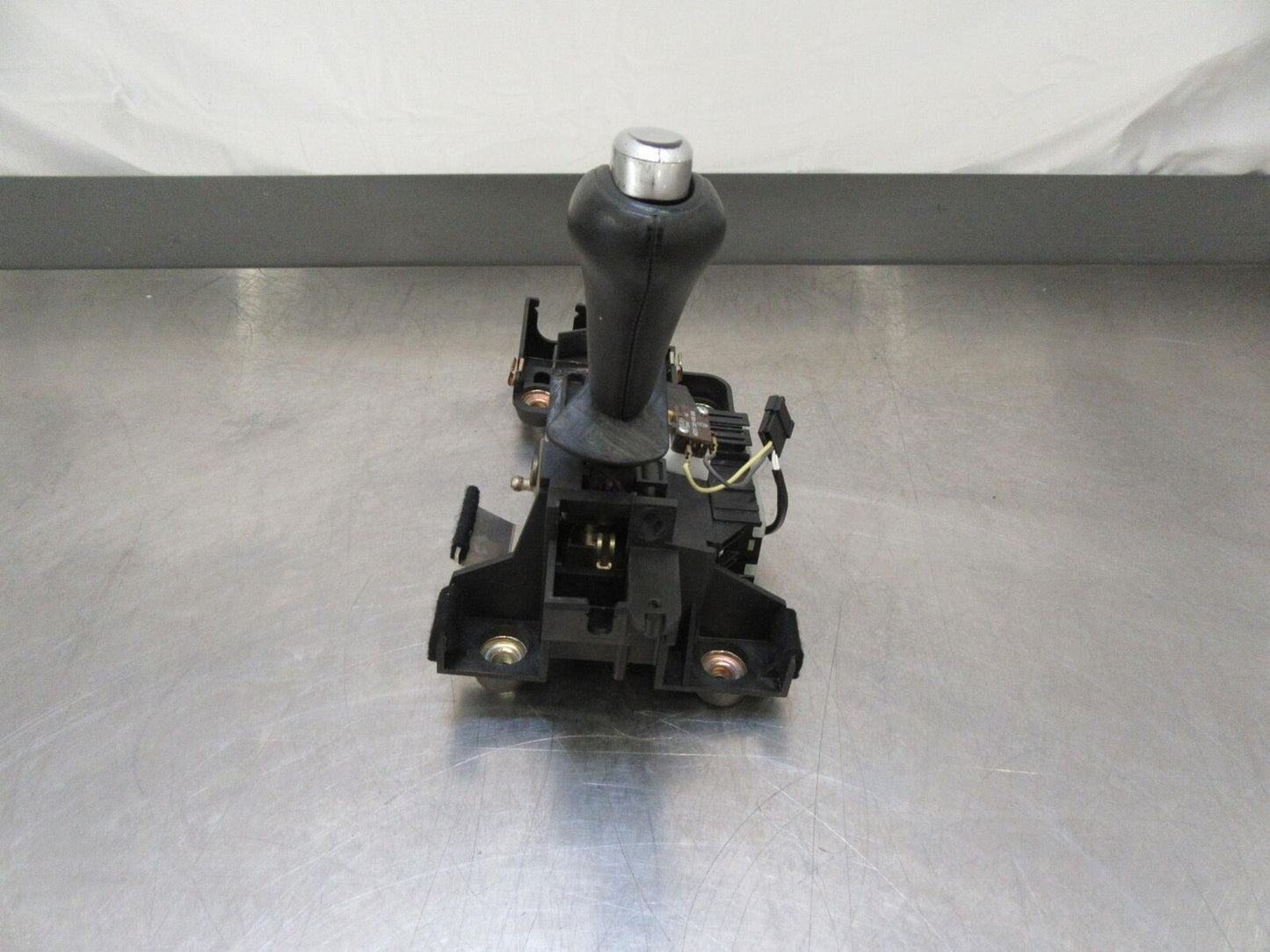 01-05 PORSCHE 911 996 Targa Tiptronic Transmission Shifter *note* 99642601151