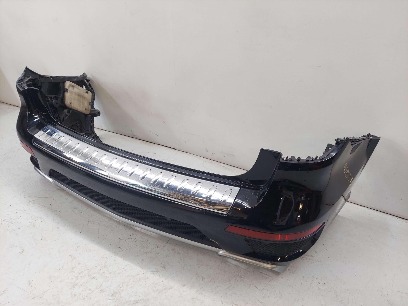 13-16 MERCEDES GL63 AMG X166 REAR BUMPER OBSIDIAN BLACK 1668856725