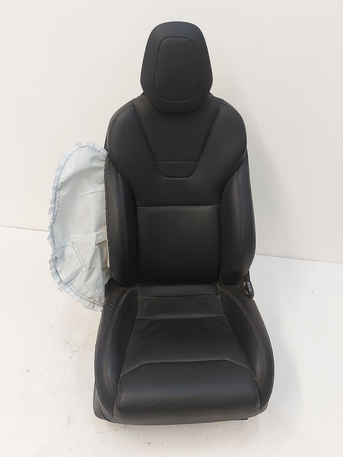 2017 TESLA X Front Seat Rh Black Bag Deployed 1068116-00-b