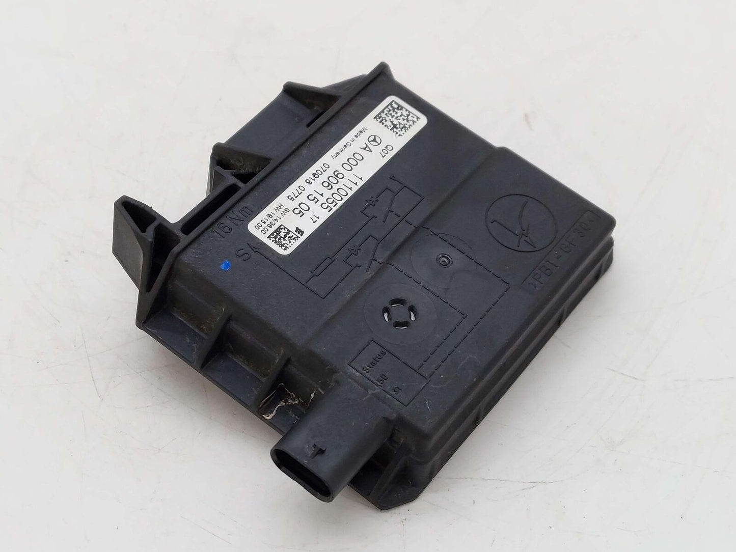 2019 Mercedes E63s W213 AMG Battery Tray Clamp & Fuse A0009061505