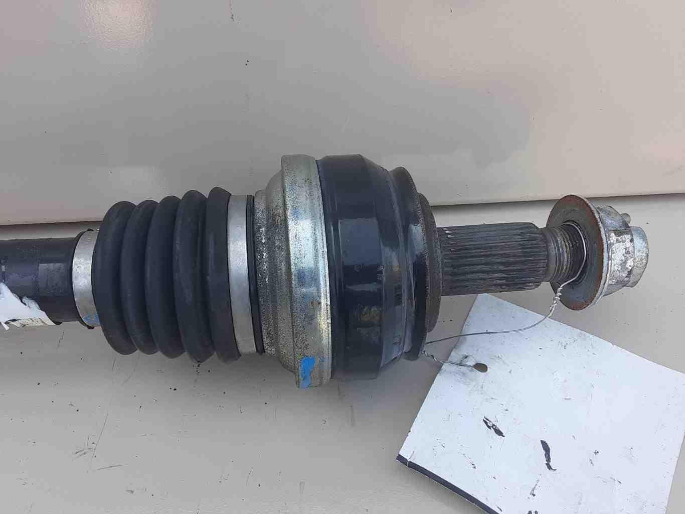 2018 Alfa Romeo Giulia Axle Shaft Right Passenger RH Side rear 10379419 29K KM