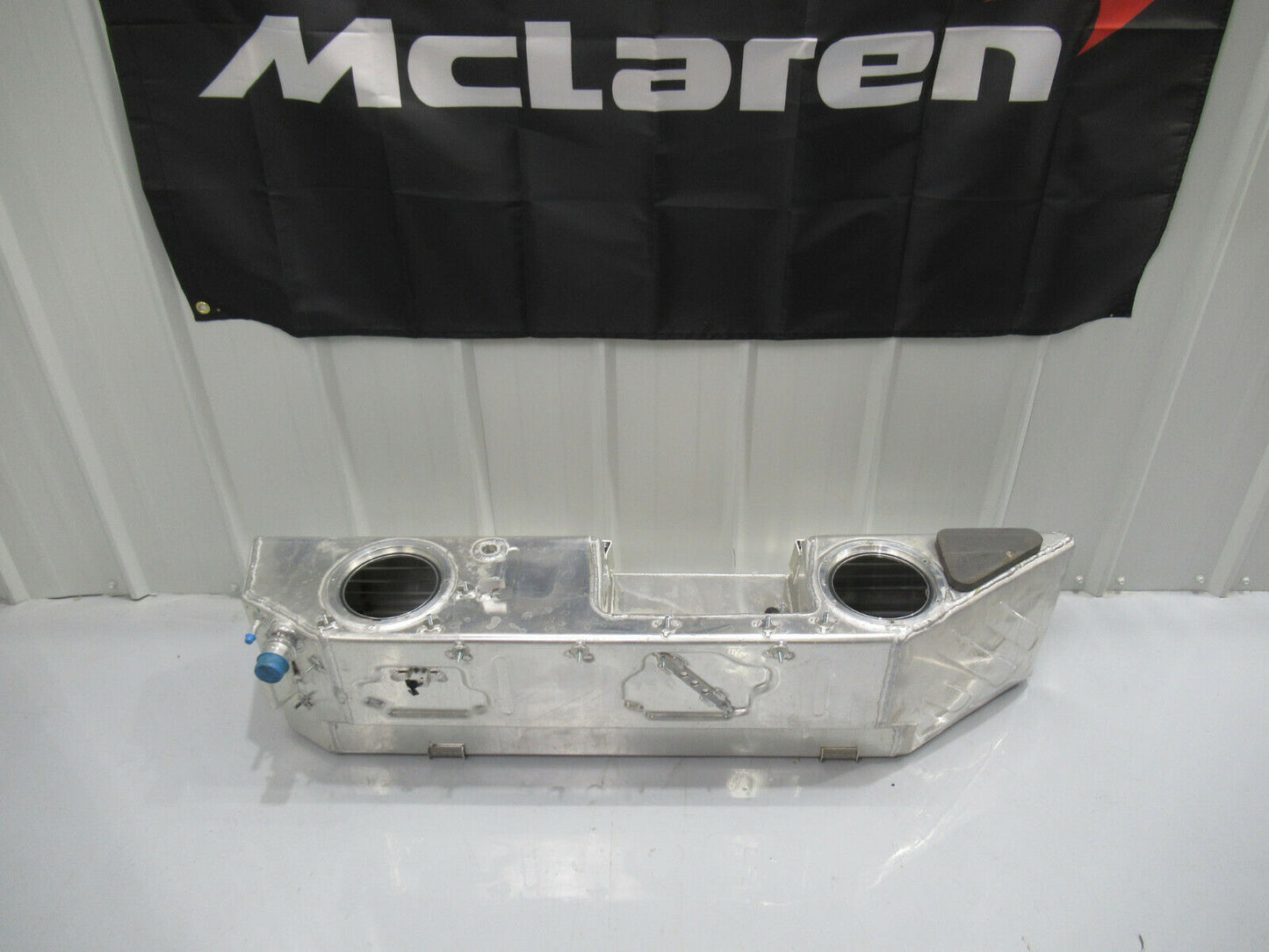 T020 2016 16 MCLAREN 570S FUEL TANK GAS TANK 