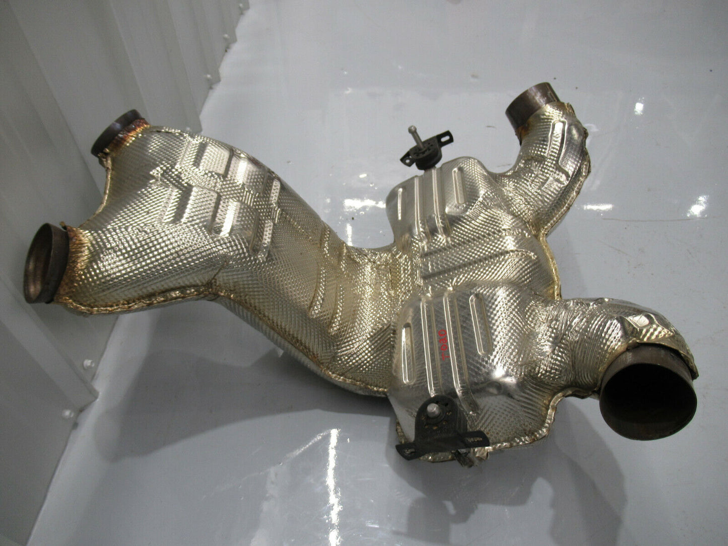 T020 2016 16 MCLAREN 570S EXHAUST MUFFLER 13H0279CP