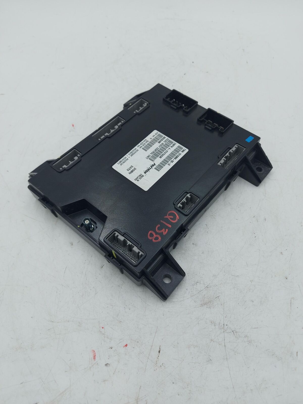 14 TESLA S 1010906-00-d Body Control Module