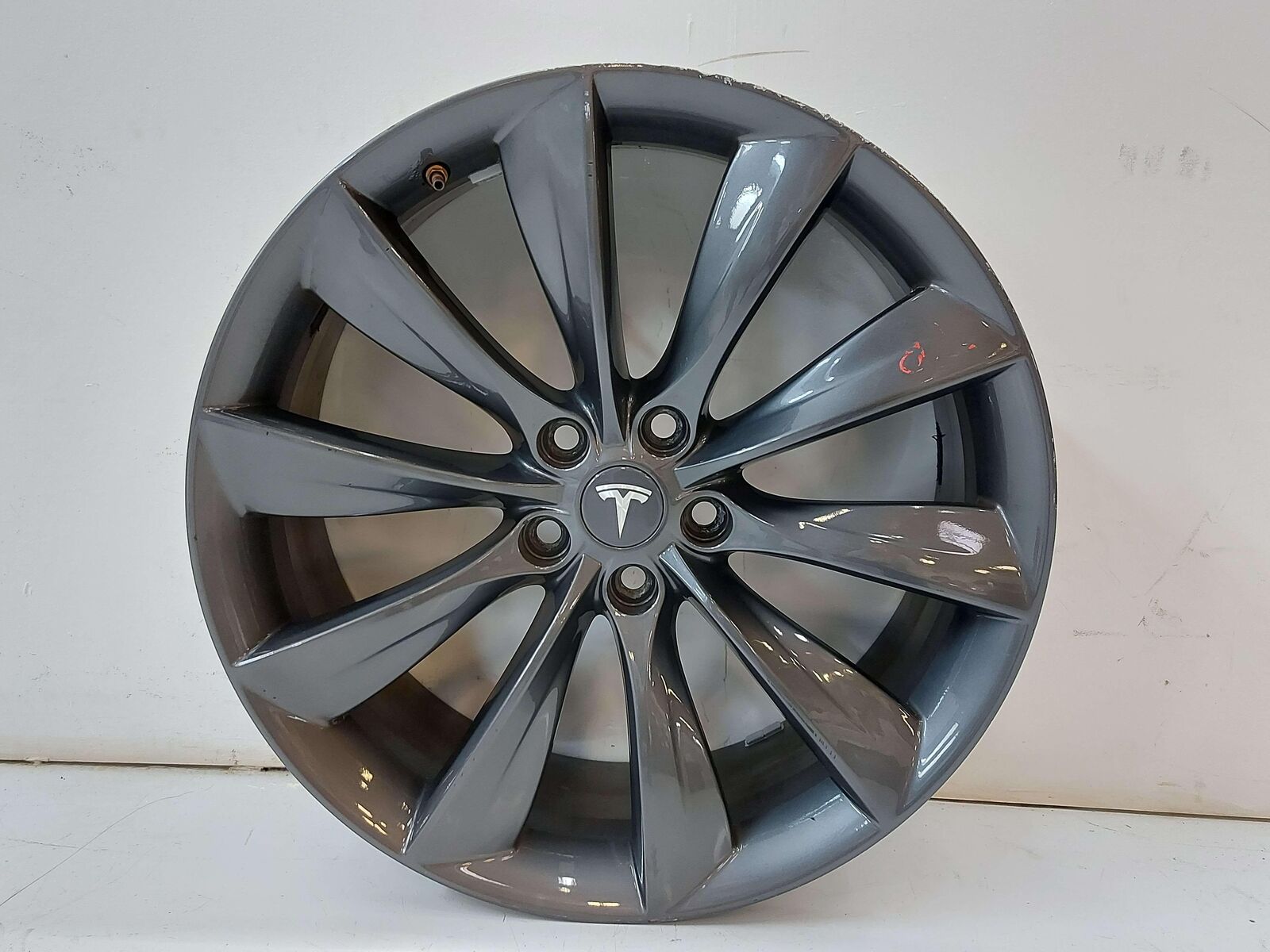 2013 TESLA S WHEEL 21X8.5 GREY TPMS 10 SPOKE 6005868-00-D *LIP RASH SCRATCHES*