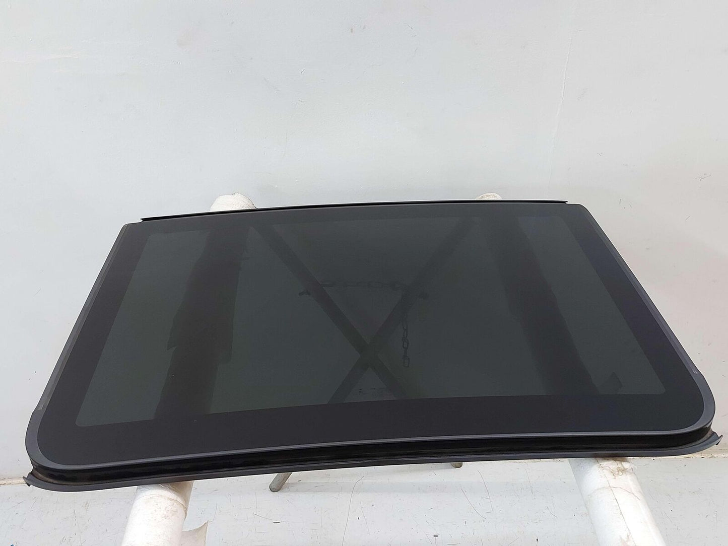 15-18 PORSCHE MACAN S 95B REAR SUN ROOF GLASS PANORAMIC 95B877056Z *SCRATCHES*