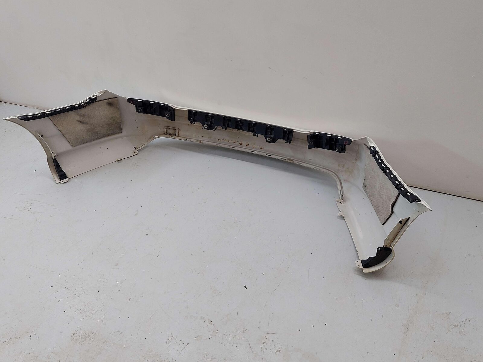 08-11 MERCEDES C63 REAR BUMPER W/ REINFORCEMENT WHITE *SCRATCHES GOUGES*