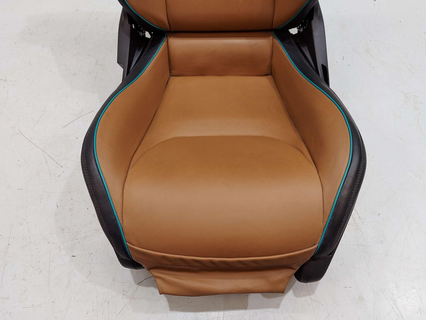 2023 MCLAREN ARTURA FRONT LEFT SEAT BROWN & BLACK LEATHER POWER *NOTE