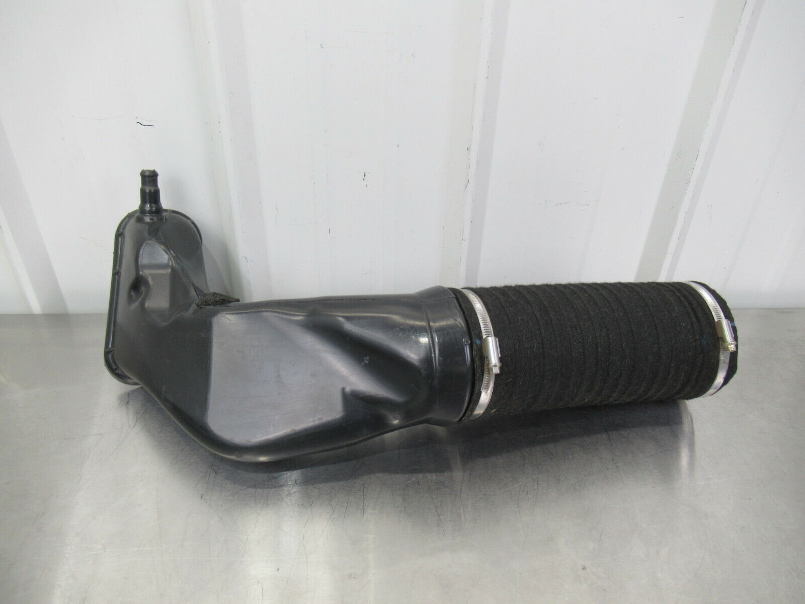 T020 2016 16 MCLAREN 570S LH LEFT INTAKE AIR DUCT TUBE 13F0681CP