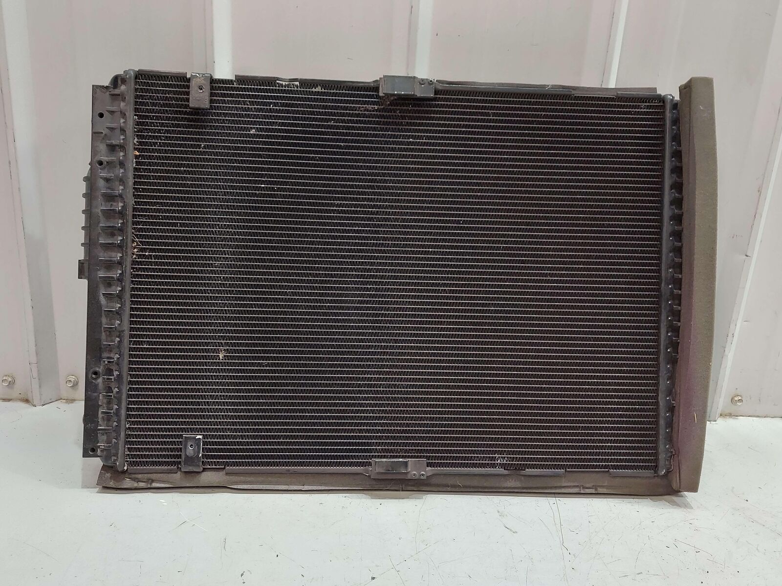 2016 MCLAREN 540C REAR RIGHT COOLANT RADIATOR 11L0360CP 11L0376CP *BENT FINS*