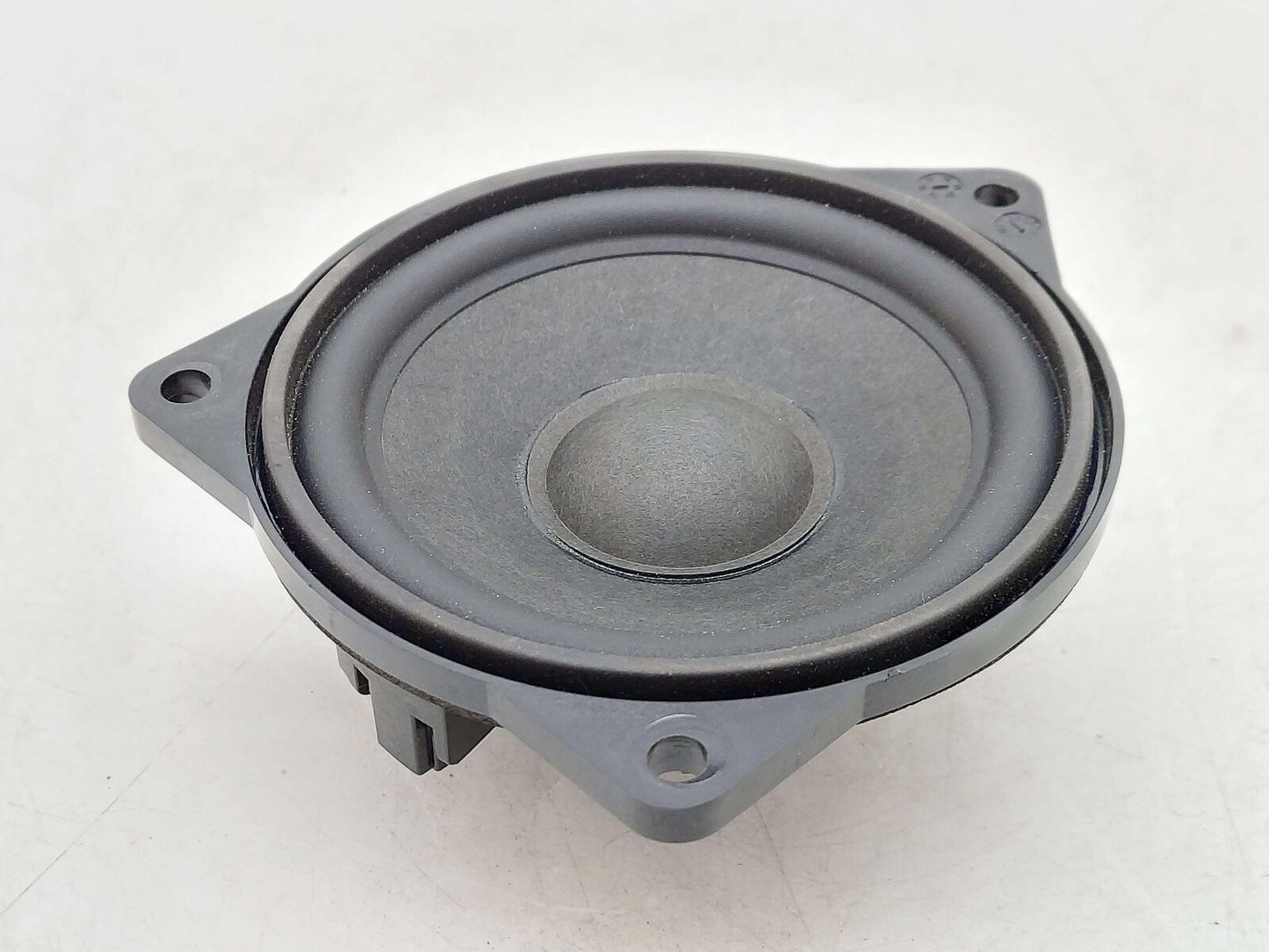 2017 MCLAREN 570S RIGHT SPEAKER QUARTER MOUNT 13M1030CP