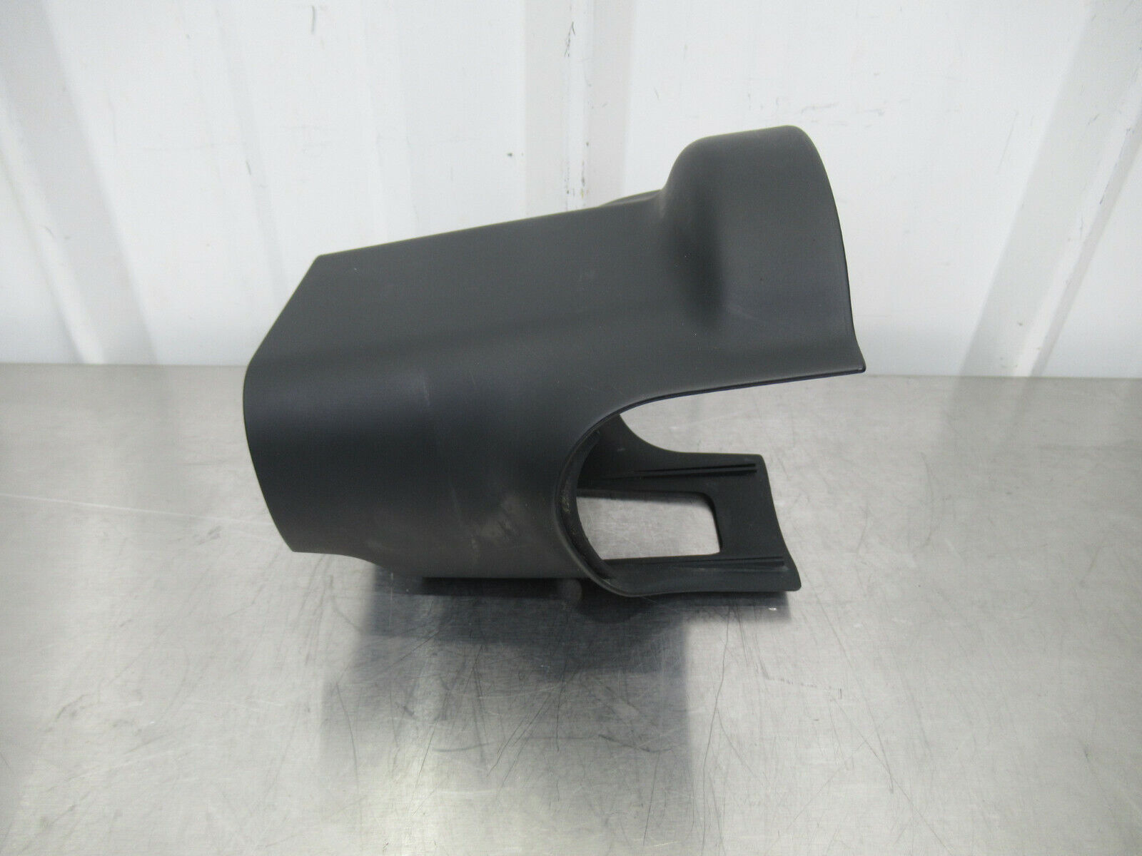 T020 2016 16 MCLAREN 570S MAIN STEERING COLUMN CENTER COVER