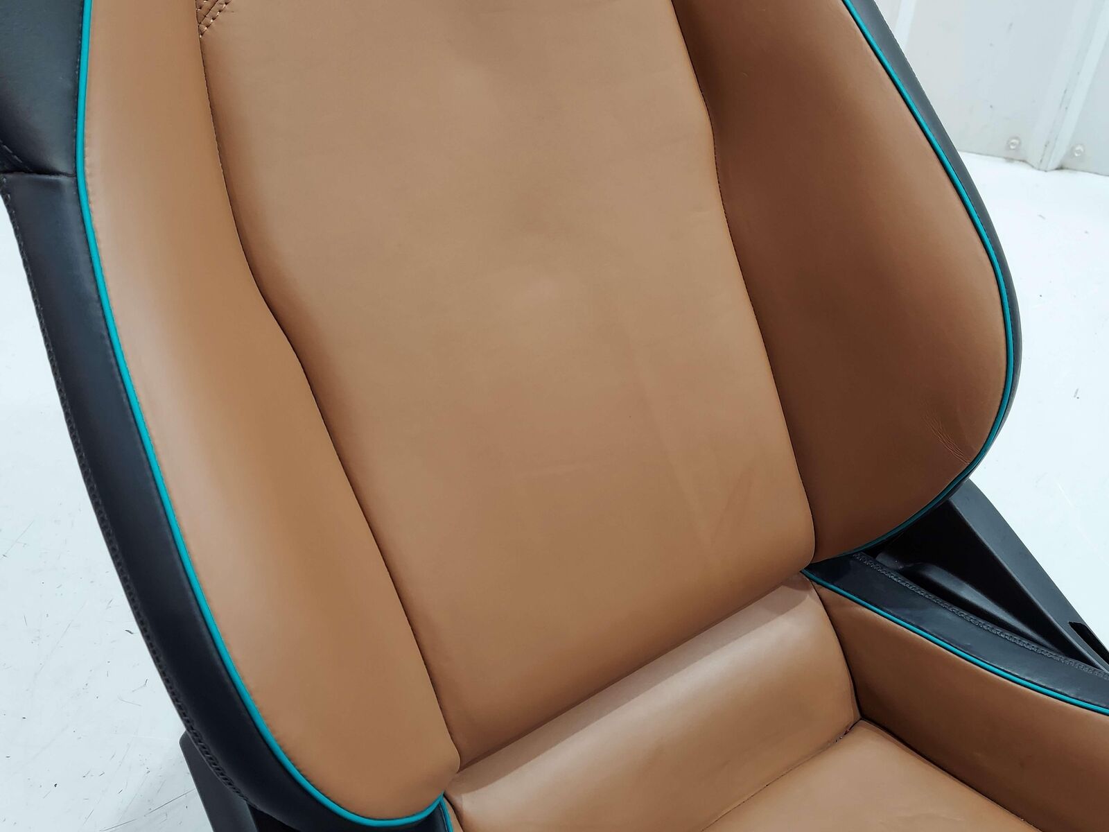 2023 MCLAREN ARTURA FRONT LEFT SEAT BROWN & BLACK LEATHER POWER *NOTE