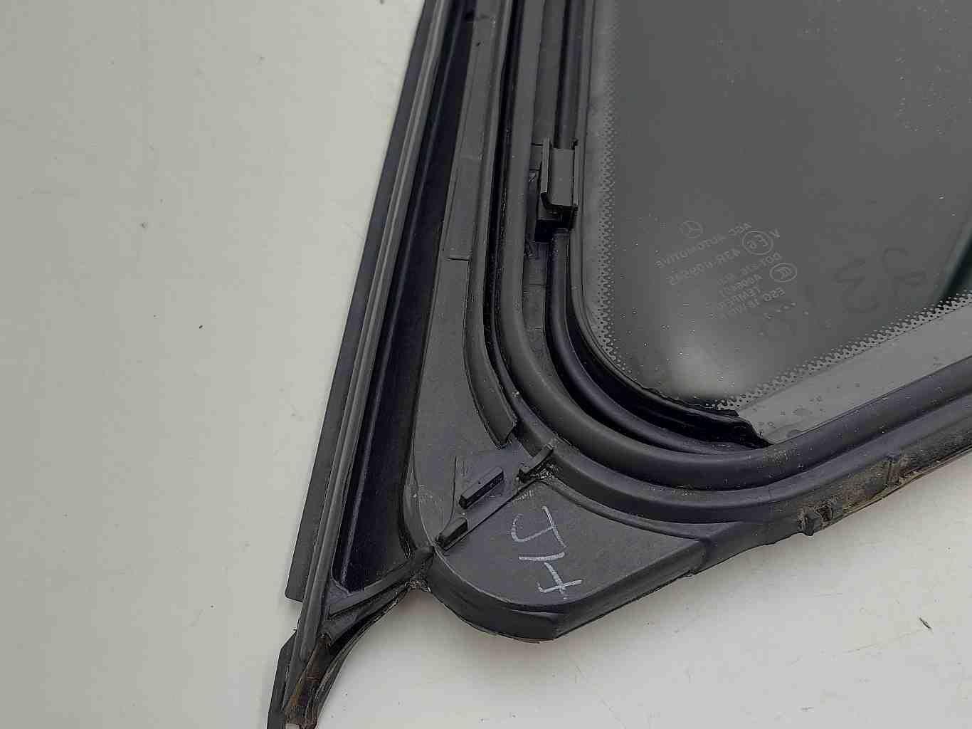 16-19 MERCEDES GLE63S AMG W166 Rear LEFT Privacy Vent Glass Window 1667300555 