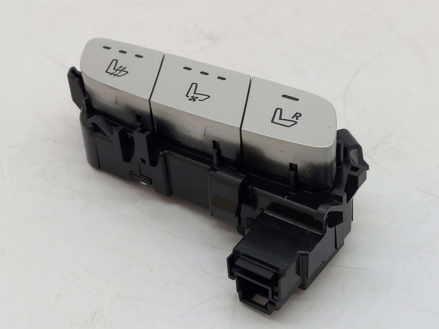 17-20 Mercedes E63s AMG W213 Front LH Left Door Seat Climate Switch A2139051704