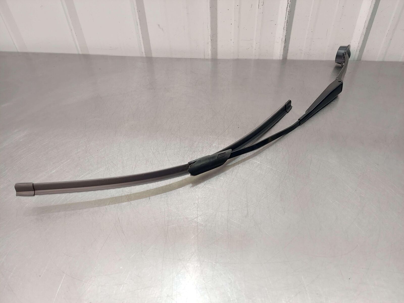 2024 ASTON MARTIN DB12 VOLANTE RIGHT WIPER ARM RY53-17526-AA 97036203