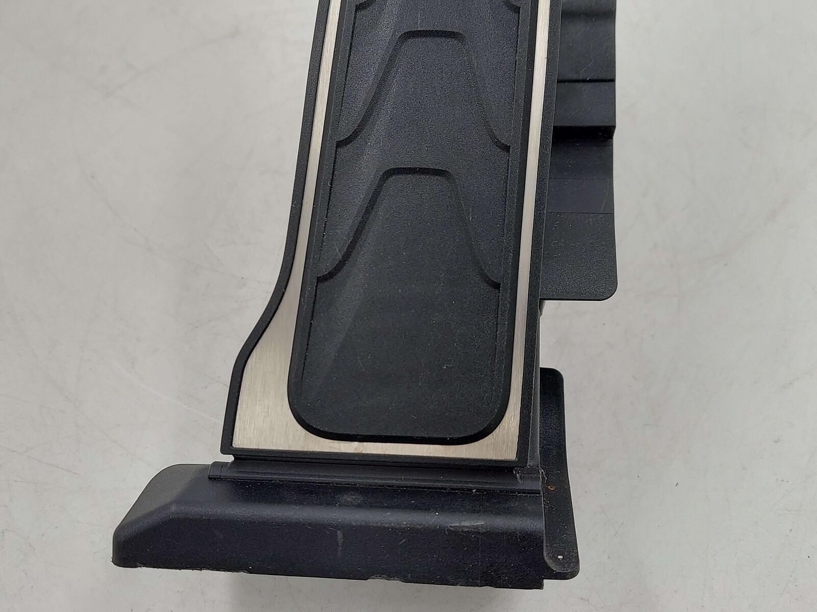 2024 ASTON MARTIN DB12 VOLANTE ACCELERATOR GAS PEDAL HY53-9F836-AA *SCRATCHES*