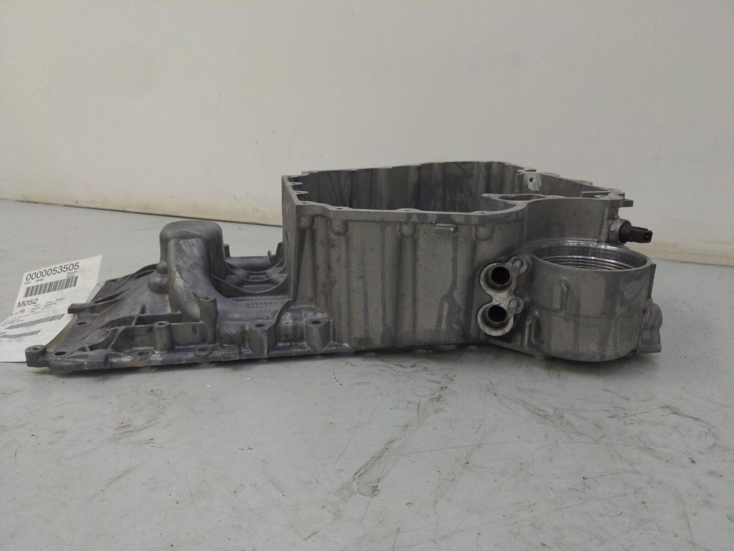 12-16 BMW M5 F10 4.4L Upper Engine Oil Pan 7843143