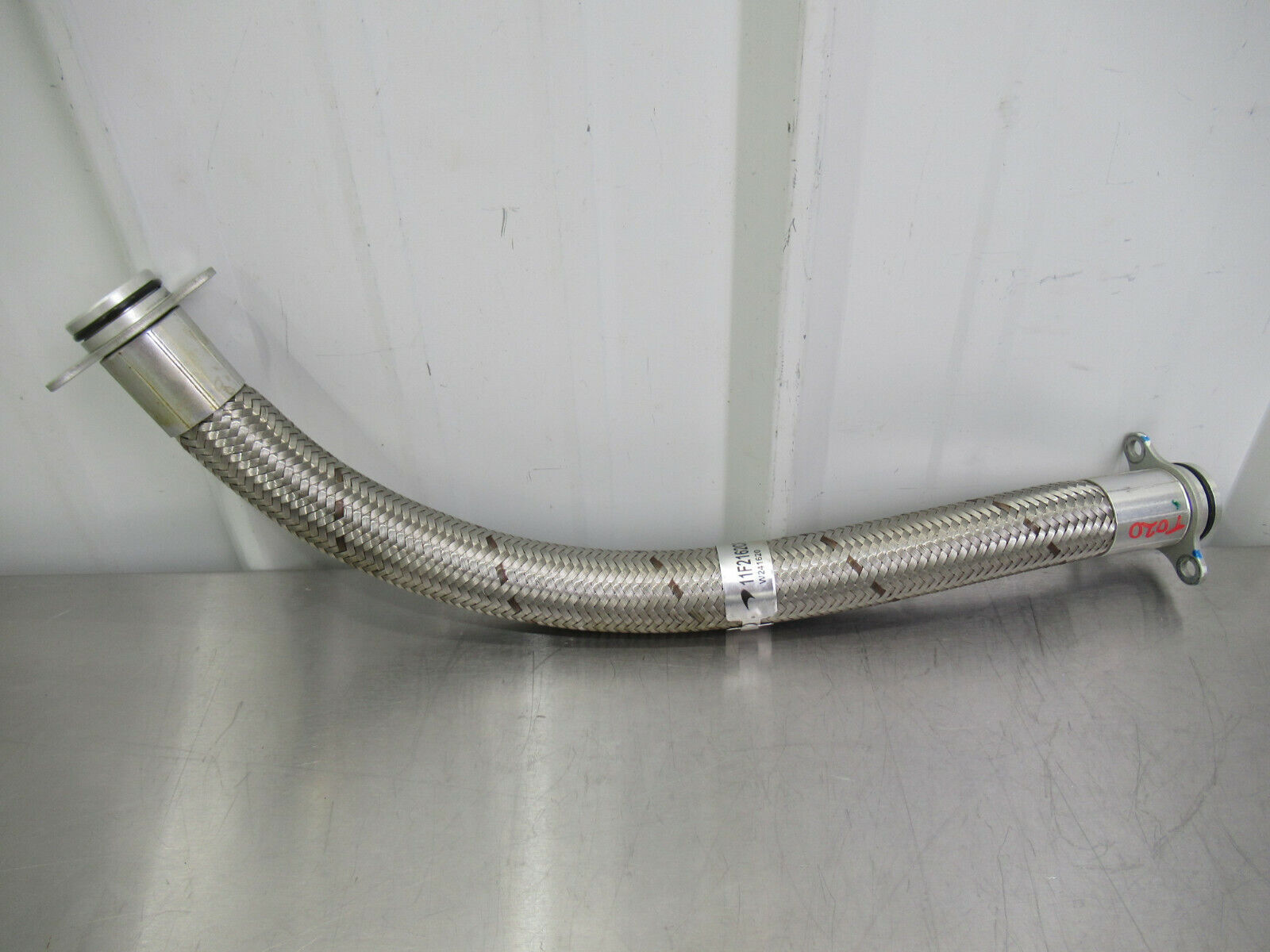 T020 2016 16 MCLAREN 570S ENGINE OIL LINE HOSE #1 11F2162CP ONLY 993 MILES!