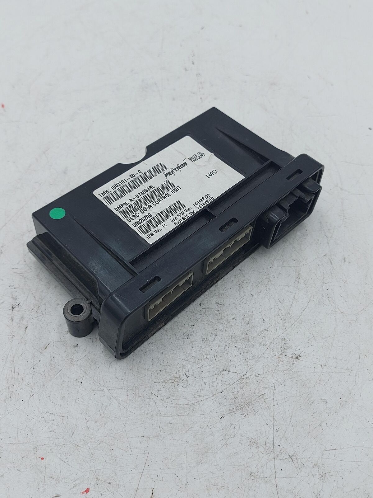 14 TESLA S 1003101-00-c Door Control Module Computer Unit