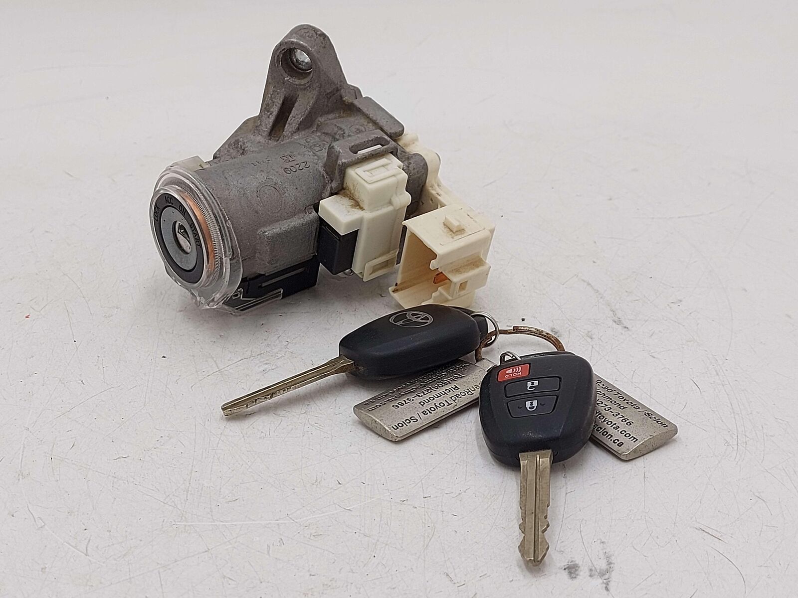 14-19 TOYOTA HIGHLANDER CONVENTIONAL IGNITION SWITCH W/ KEY 89782-0E010