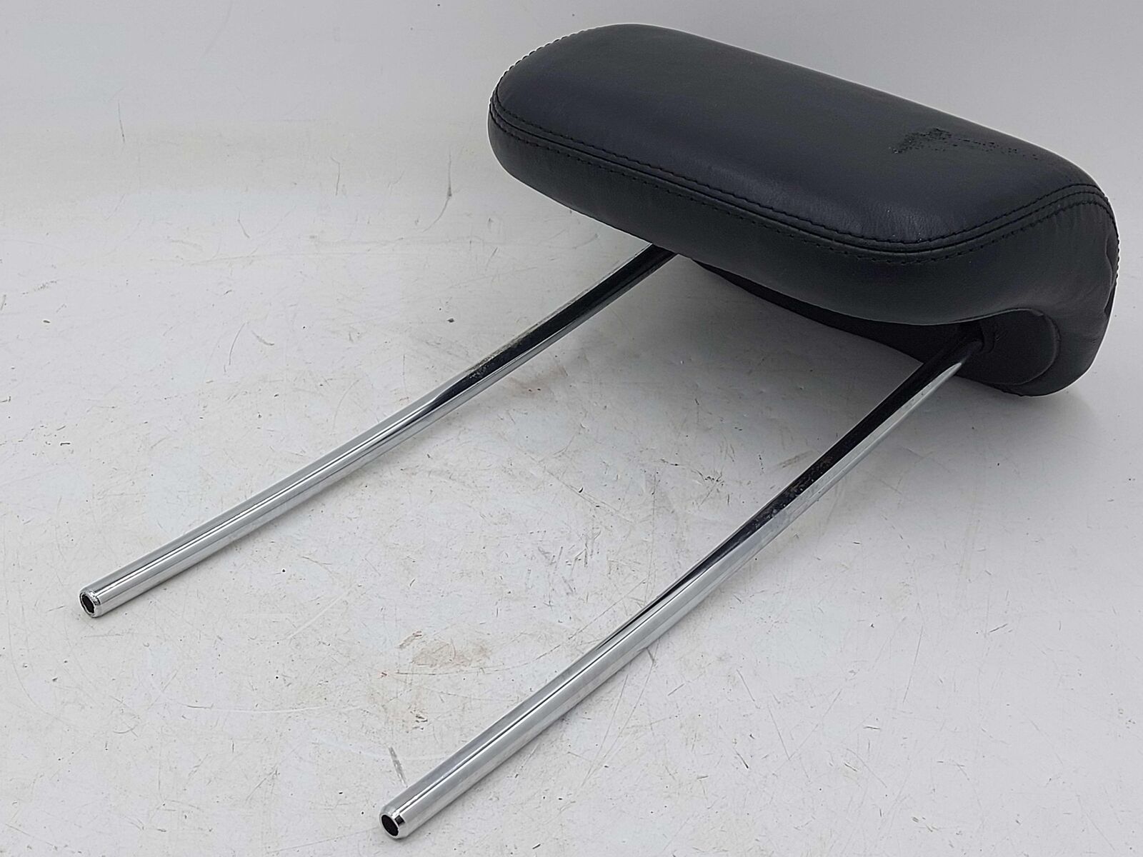 06-11 MERCEDES ML63 AMG W164 REAR RIGHT HEADREST BLACK LEATHER *CRACKING*