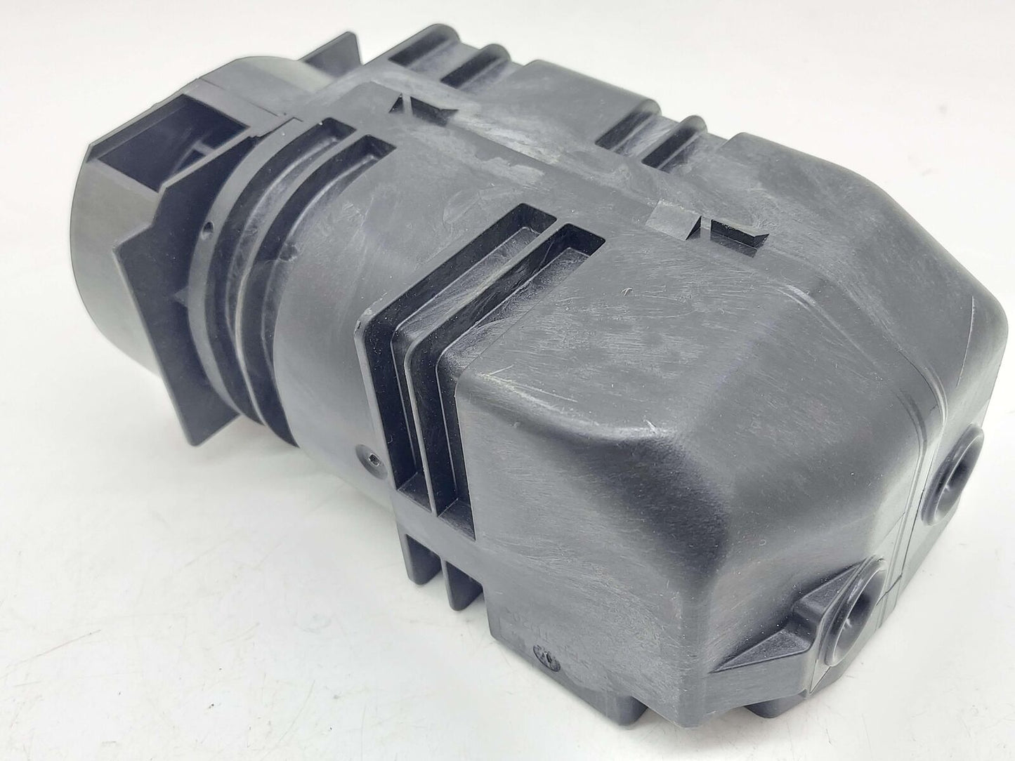 18-21 MERCEDES S560 W222 AIR VACUUM PUMP TRUNK MOUNTED A0008002200