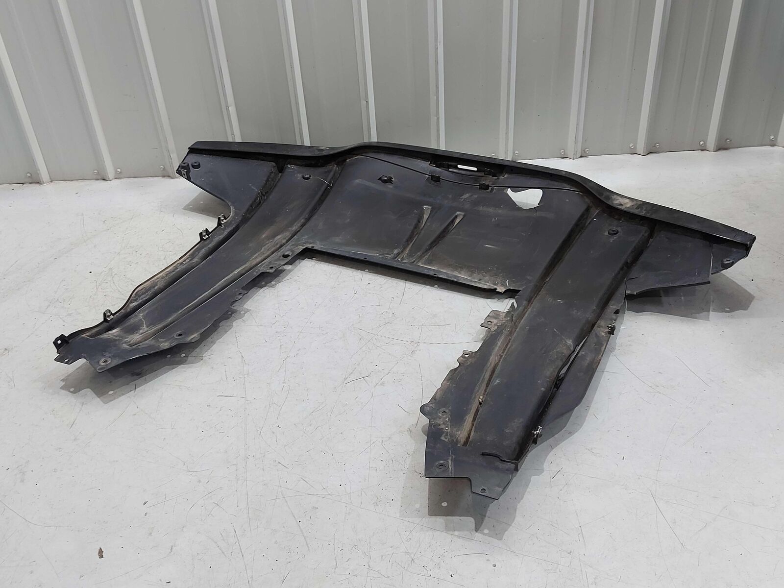 2021 MCLAREN GT REAR BUMPER LOWER DIFFUSER *CRACKED HOLES SCRATCHES* 22AC390GP