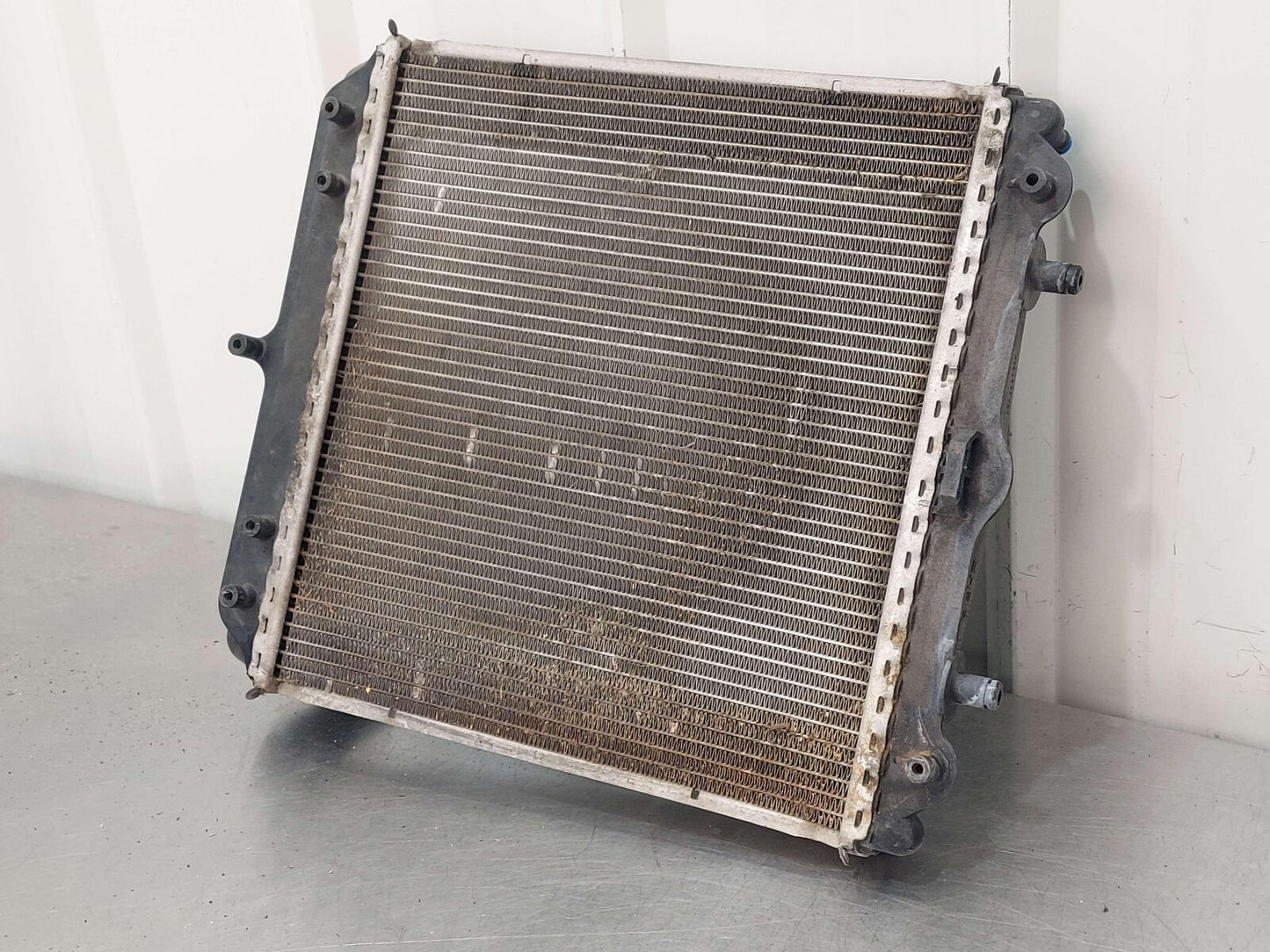 99 00 01 02 03 04 05 PORSCHE 911 996 CARRERA LEFT COOLANT RADIATOR 99610613151