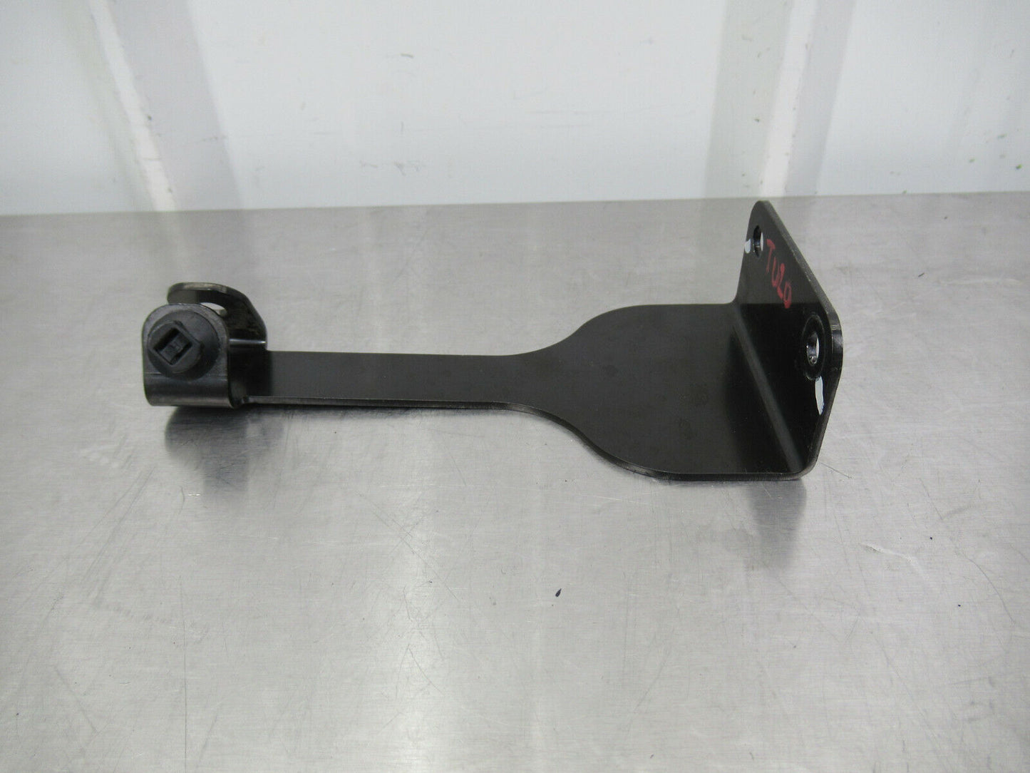 T020 2016 16 MCLAREN 570S LH LEFT REAR UPPER FRAME MOUNT BRACKET #37 