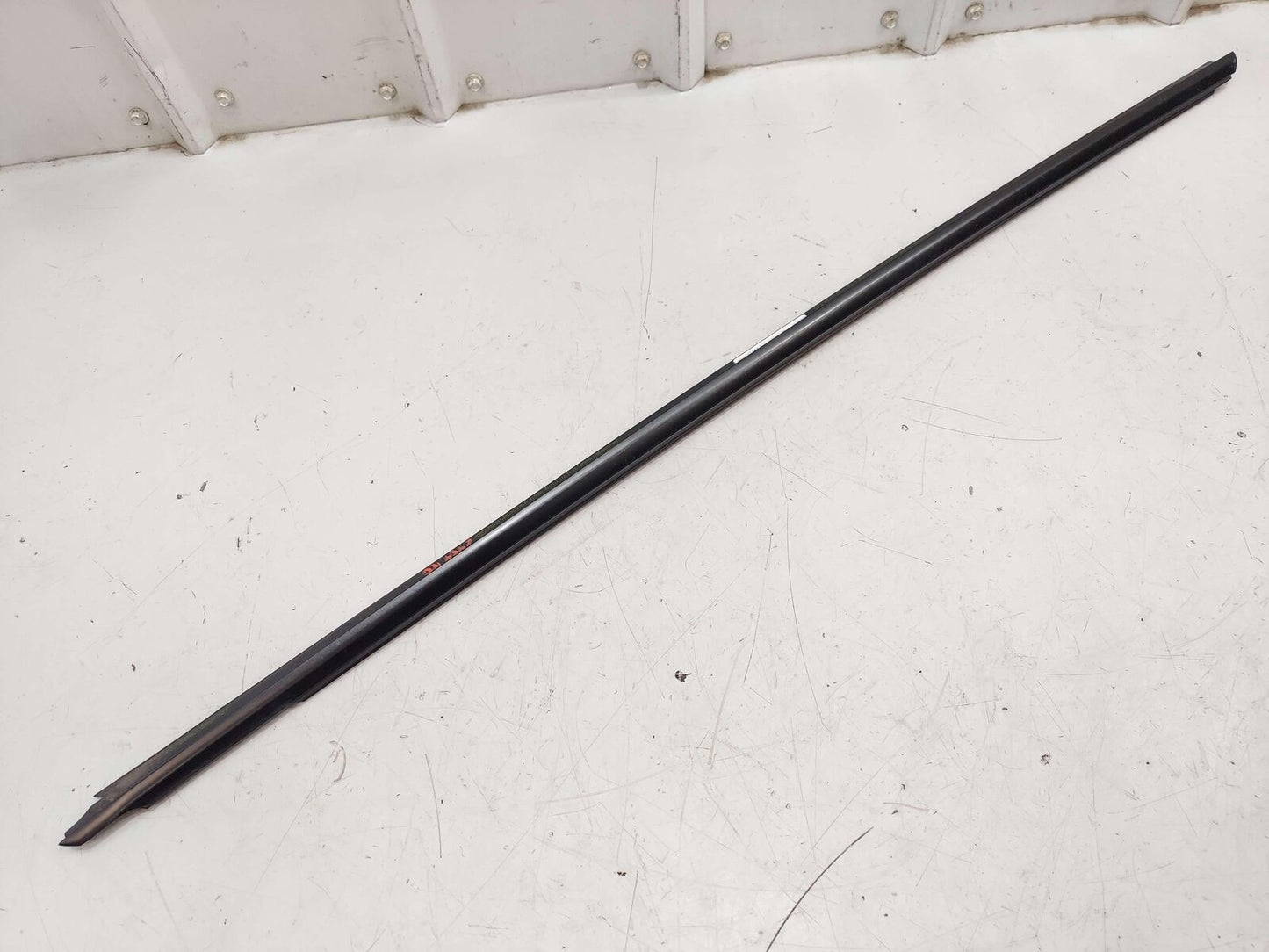 2014 PORSCHE 911 991 GT3 RIGHT OUTER DOOR WINDOW TRIM W/ SEAL *SCRATCHES*