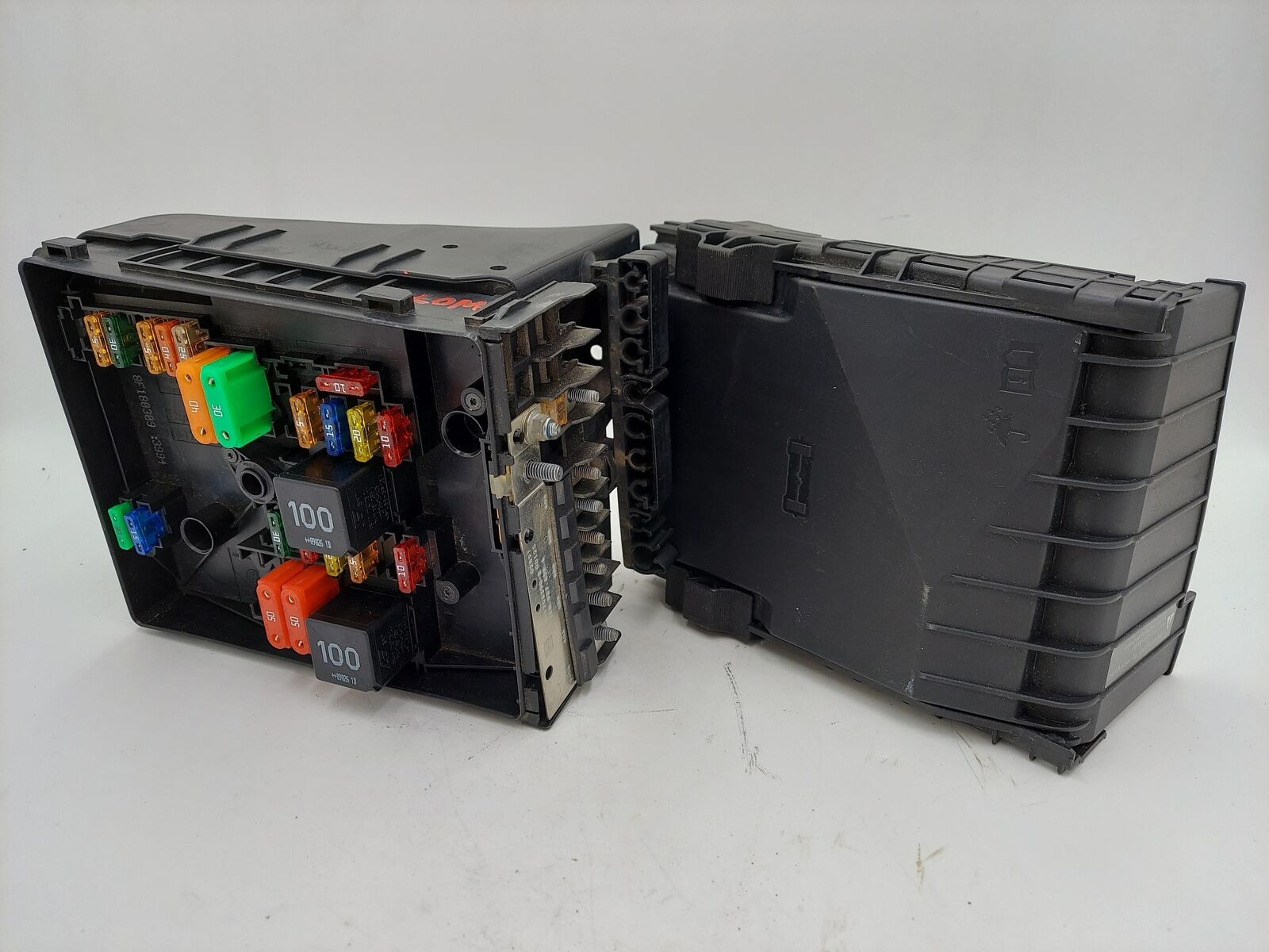 09-11 Vw Tiguan Engine Fuse Box Engine Compartment 1K0937629A