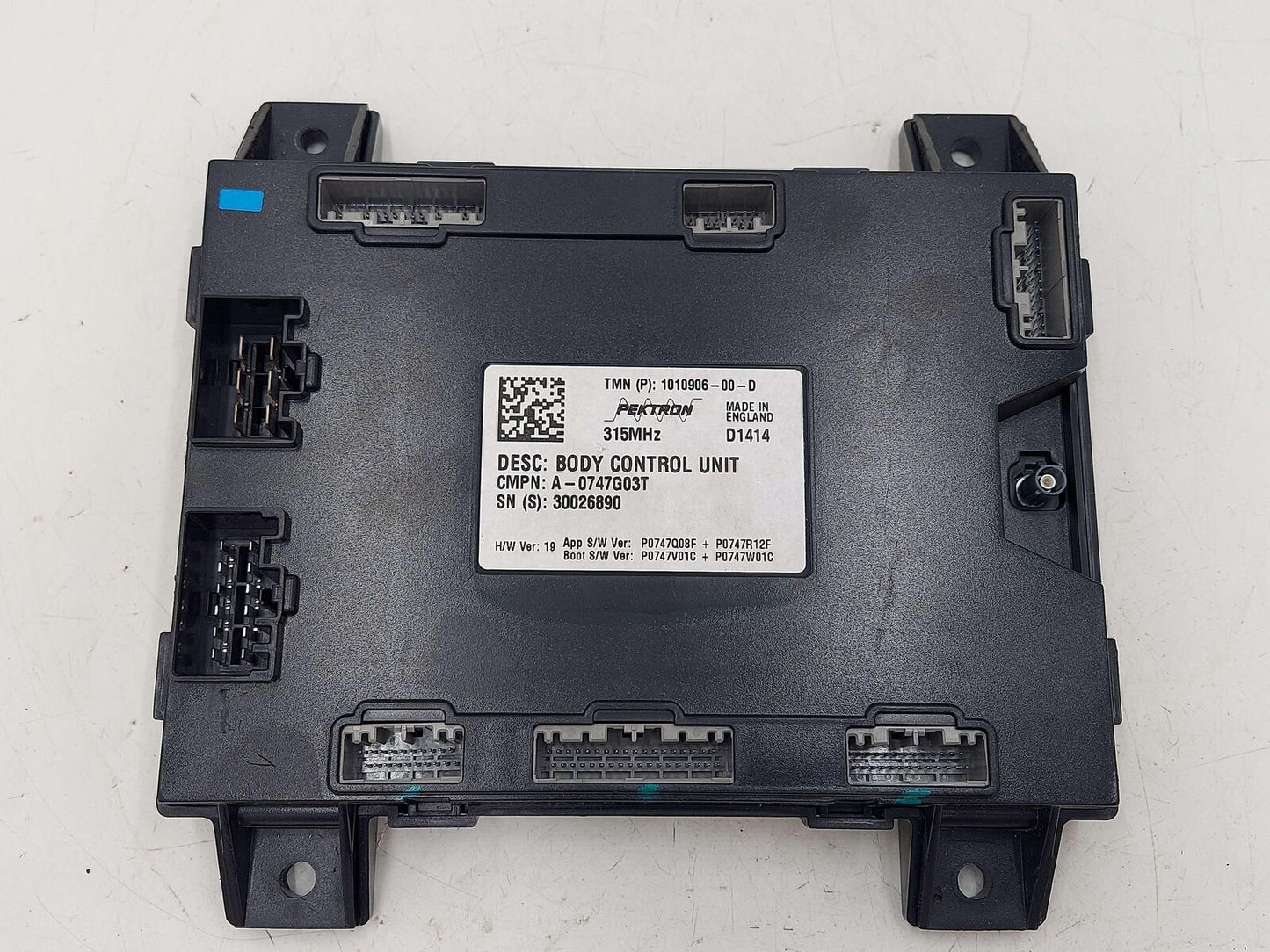 2014 Tesla S BCM Body Control Module Unit Controller 1010906-00-D