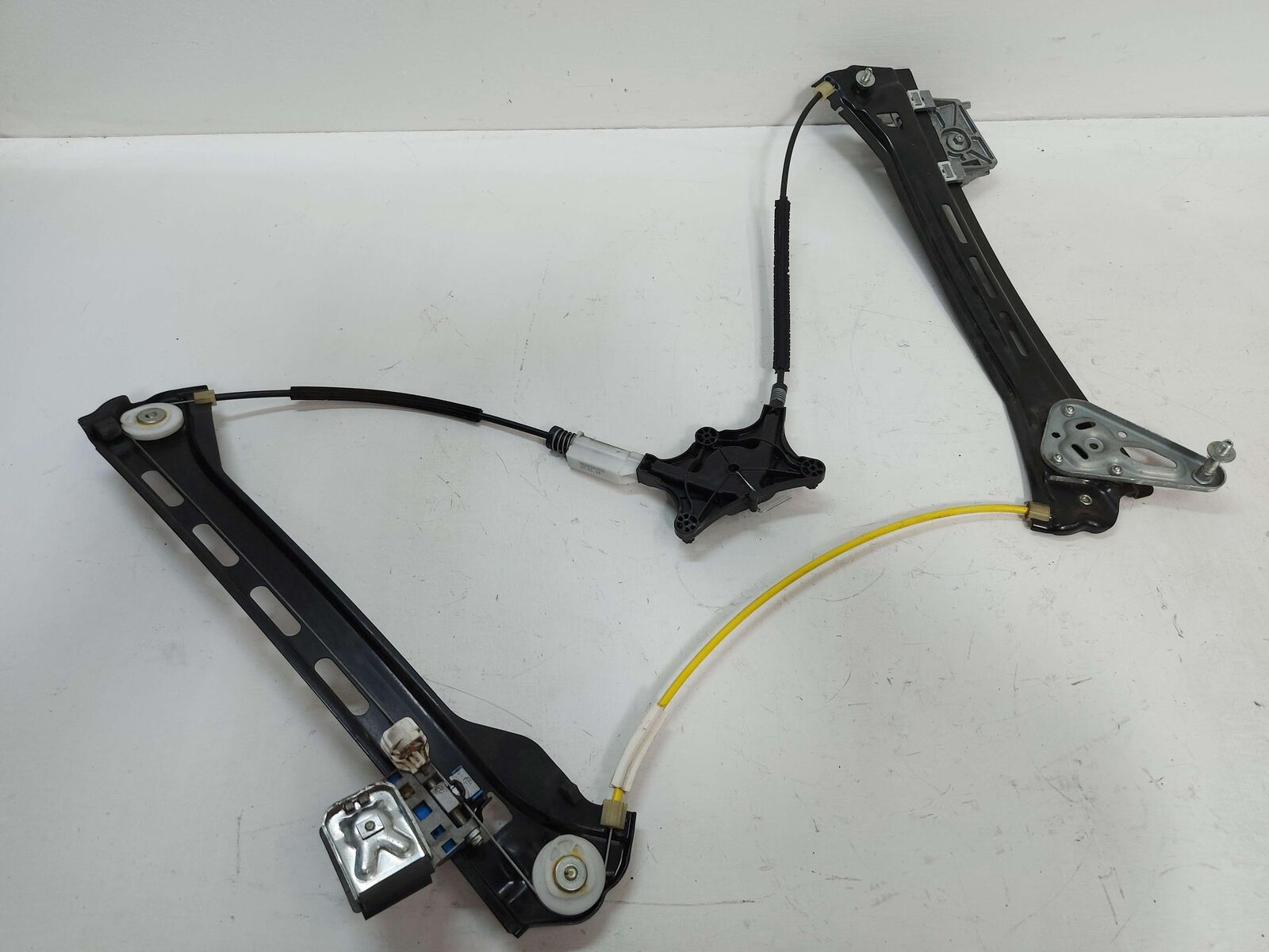 12-18 Mercedes W218 CLS63S FRONT RIGHT DOOR WINDOW GLASS REGULATOR 2187200479