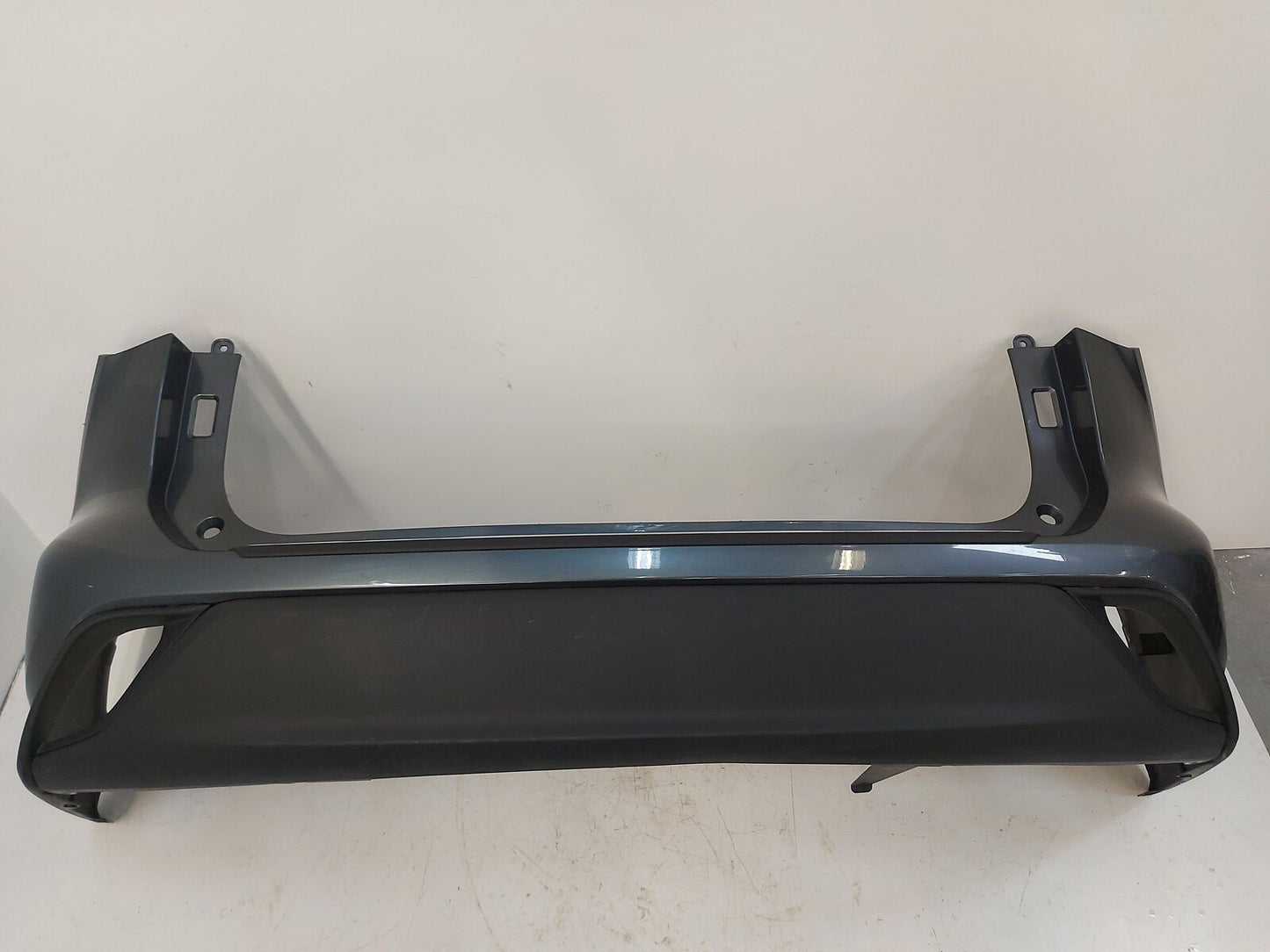 20-22 TOYOTA HIGHLANDER Rear Bumper Cover Grey *Road Rash Chips Gouged*